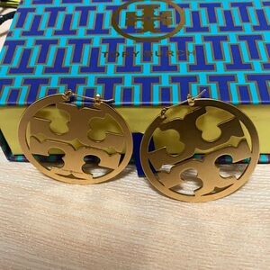 NEW Tory Burch Gold-Tons Pearl stud Earrings